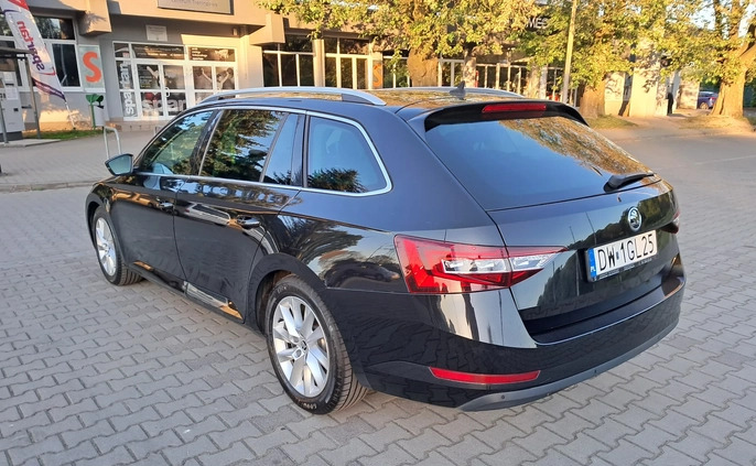 Skoda Superb cena 69495 przebieg: 131000, rok produkcji 2016 z Wrocław małe 106